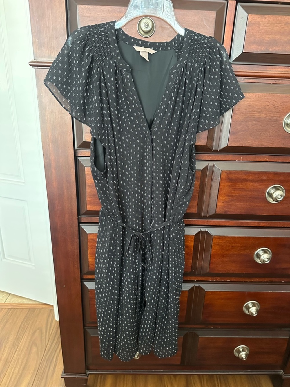 H& M Black with Cream Print Dress Tie Belt Flutter Sleeves Lightweight Size XL